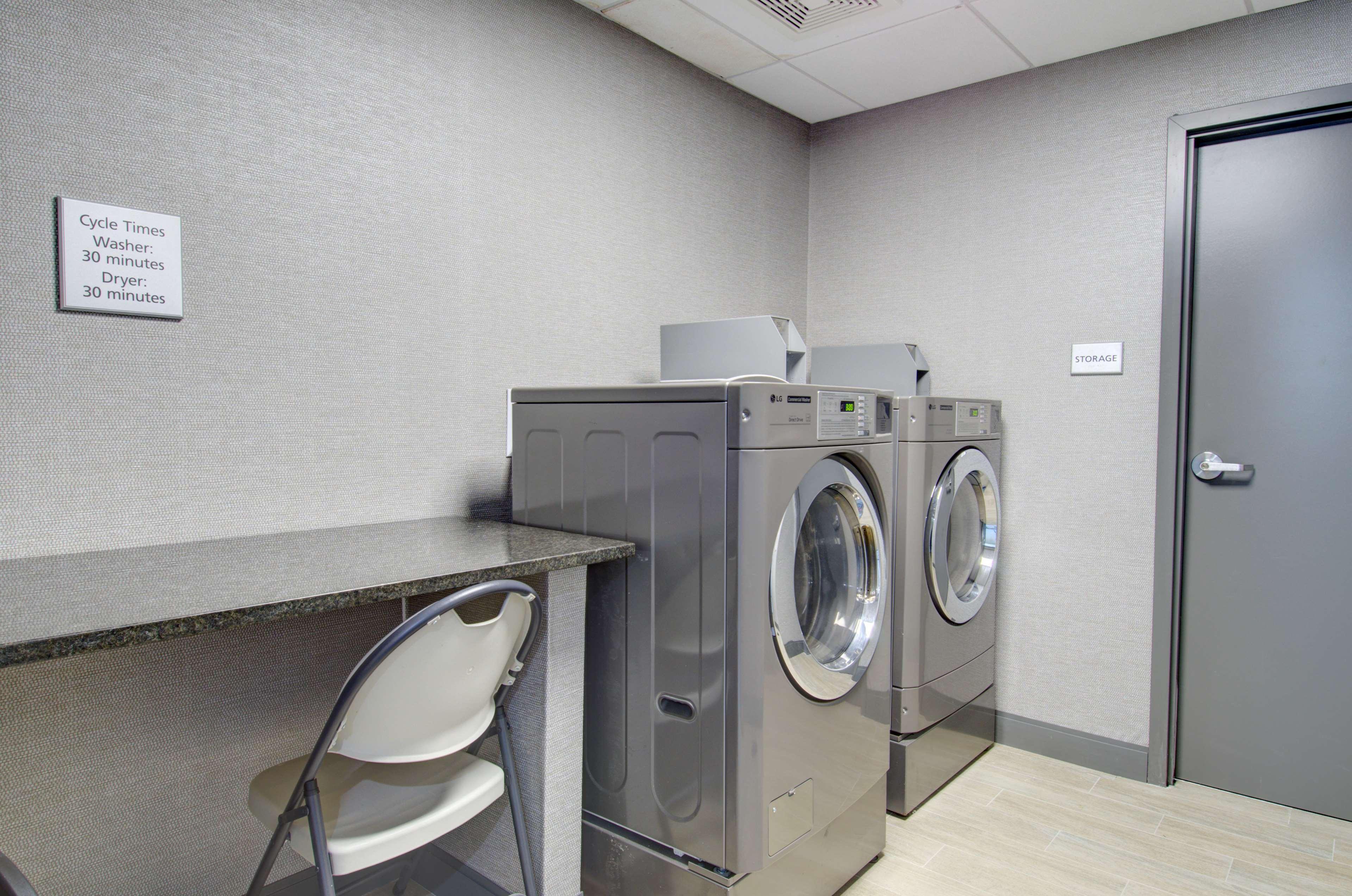 Hampton Inn & Suites Portland West Extérieur photo